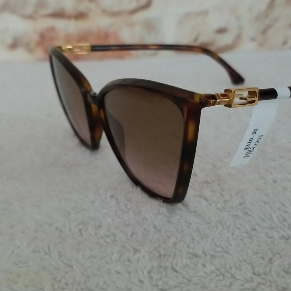 New Fendi Injection Plastic Cat-Eye Sunglasses - Picture 9 of 16